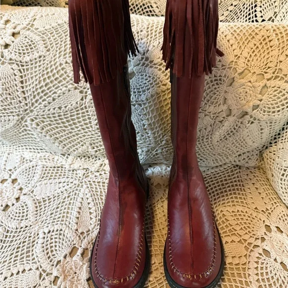 Born Red Fringed Leather Moccasins - Picture 4 of 10